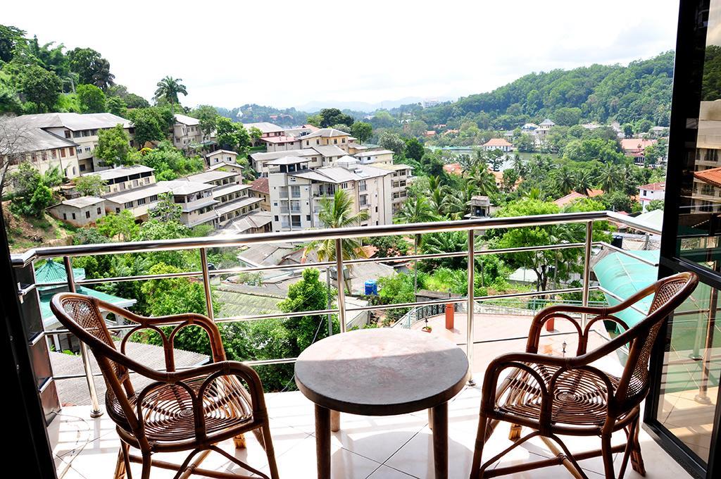 Highest View Hotel แคนดี้ ภายนอก รูปภาพ