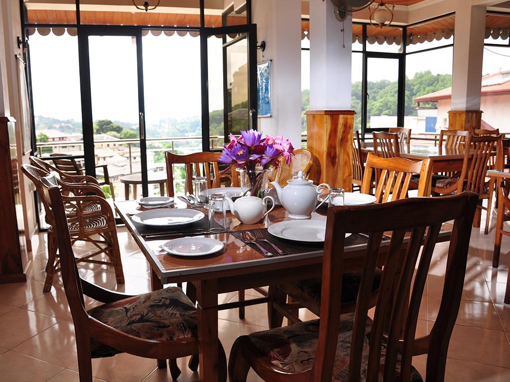 Highest View Hotel แคนดี้ ภายนอก รูปภาพ