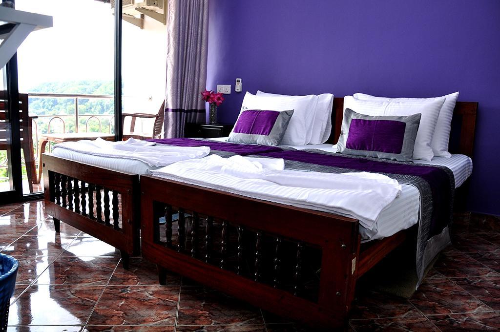 Highest View Hotel แคนดี้ ภายนอก รูปภาพ